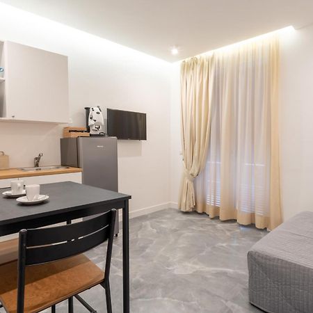 La Maison Di Tina Napoli Bagian luar foto
