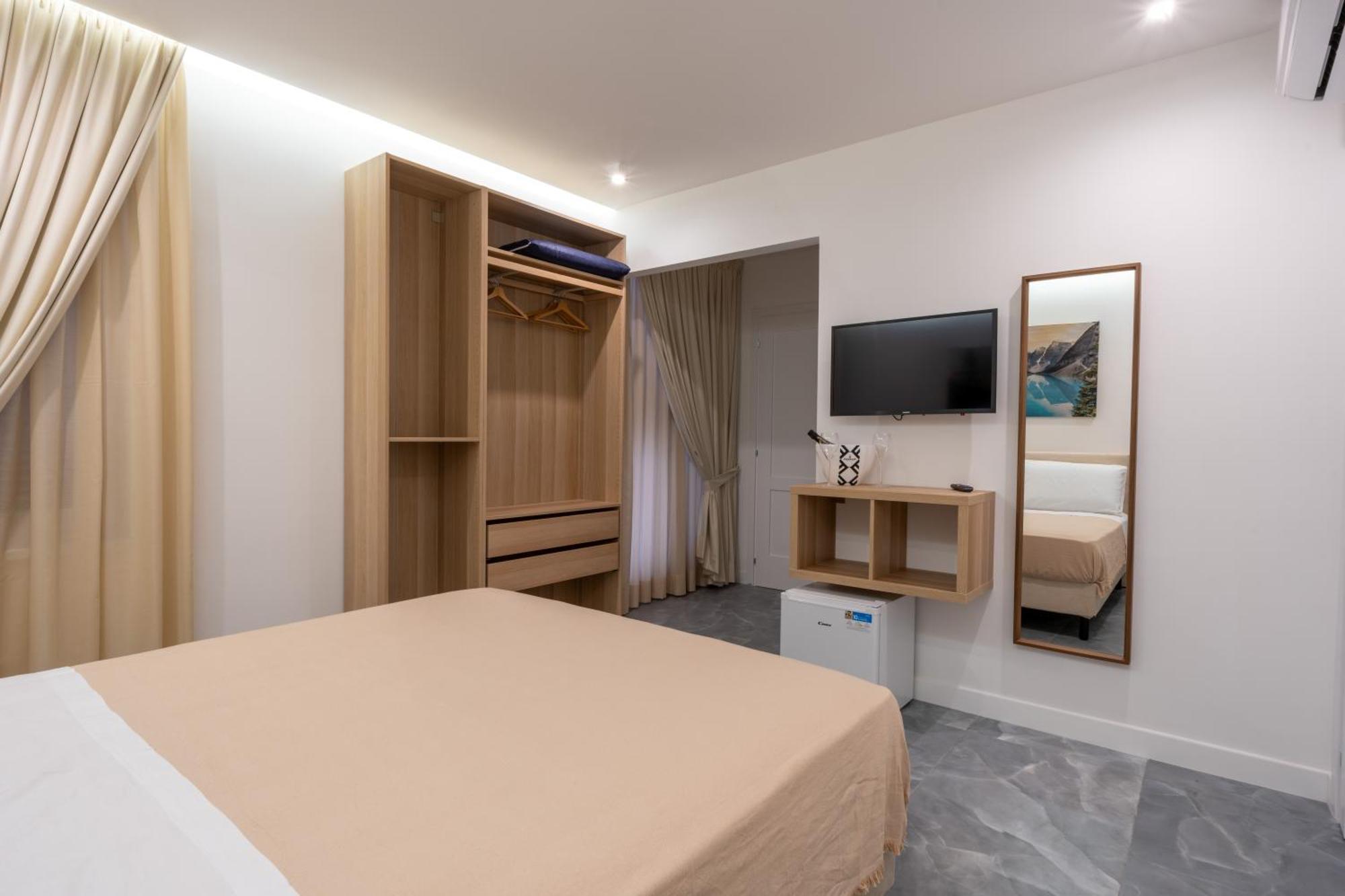 La Maison Di Tina Napoli Bagian luar foto