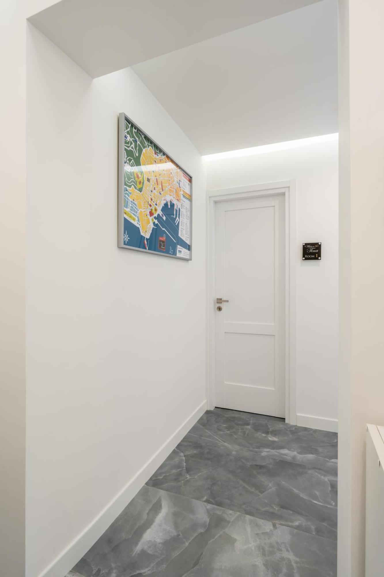 La Maison Di Tina Napoli Bagian luar foto